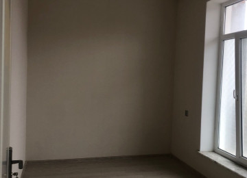 2 mertebe 156 kv monolit ev satílír Gencede Veli Xuluflu