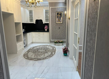 Tibb Universitetinin yanında 3 otaqlı 106 kv yüksək təmirli