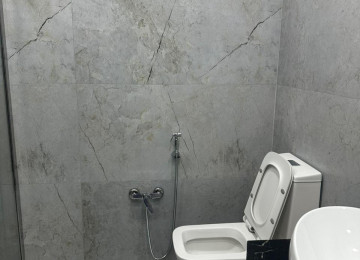 Tibb Universitetinin yanında 3 otaqlı 106 kv yüksək təmirli