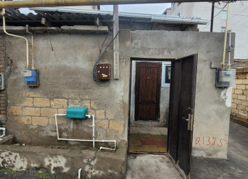 Xırdalan şəhəri, 5№li məktəbin yanında, prospektə 1