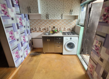 Xırdalan şəhəri, 5№li məktəbin yanında, prospektə 1