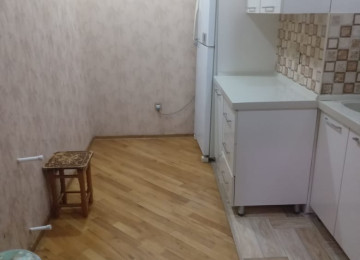 nesimi r. 28 may bazar store arxasinda Mertebe 17/10 75kv