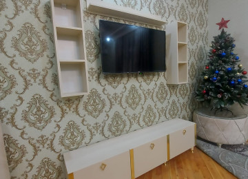 Tv altlığı Sifarişlə hazırlanır Rəng seçimi var Şəhərdaxili