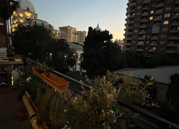 Nəsimi rayonu 28 may mst yaxınlığı Şəhərin Mərkəzində. Qış