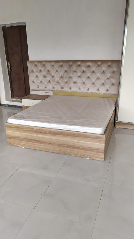 Çarpayılar Çarpayılarin hazırlanması, və yatağ dəstləri yüksək