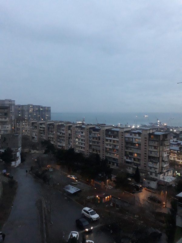 3 otaqli leninqrad layihe 9/6 orta blok temirli 90 m2 Qanunu 3 otaqli, Ipotekaya yararli, deniz goruntulu,