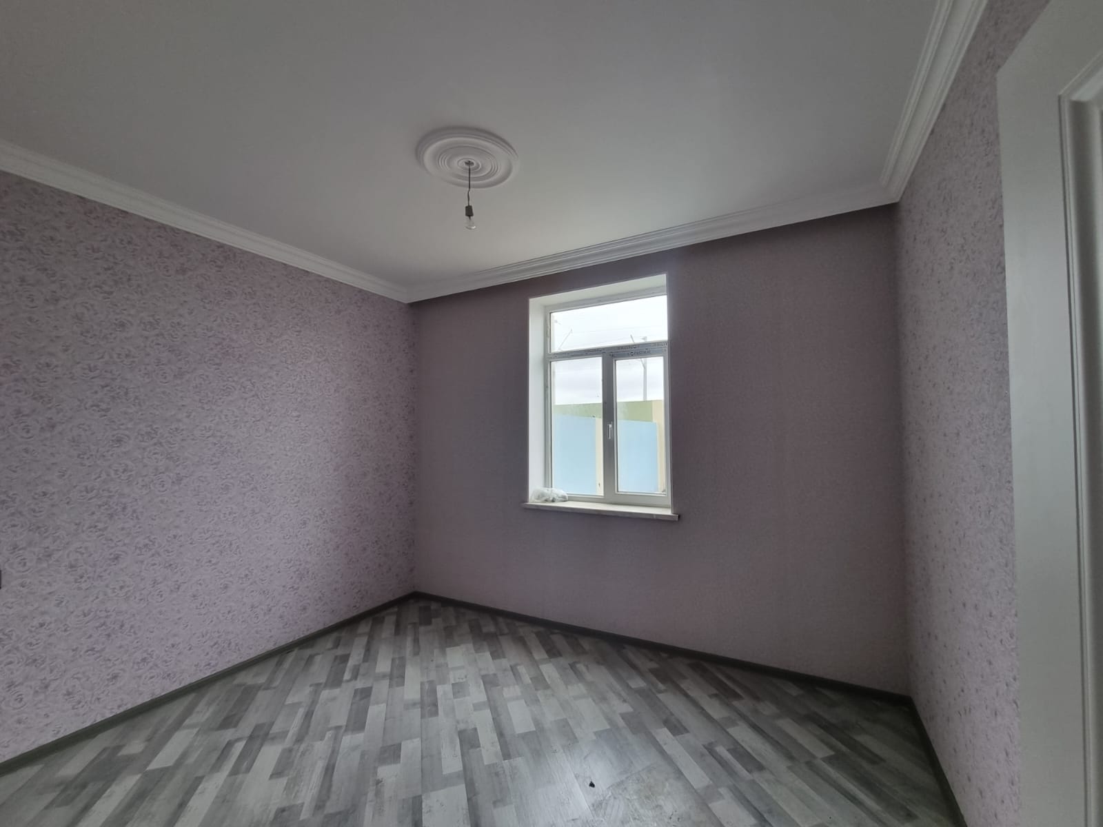 Zabrat Mehemmedli yolu esas yoldan 400 metr arali 2 sot