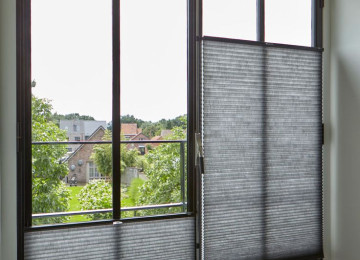 Şık və modern görünüşü baxımından digər pərdələrdən ayrılan