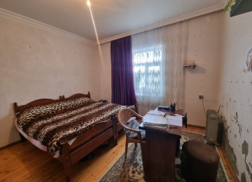 Zabratdan Mehemmedliye geden yolda esas şəhər yolundan 300