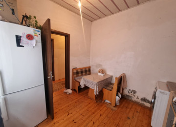 Zabratdan Mehemmedliye geden yolda esas şəhər yolundan 300