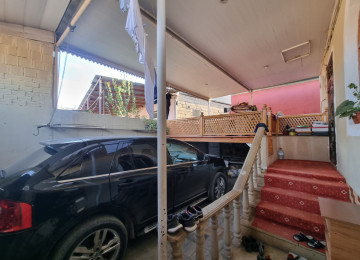 Zabrat 1qesebesinde esas şəhər yolundan 300 mt araqlıqda