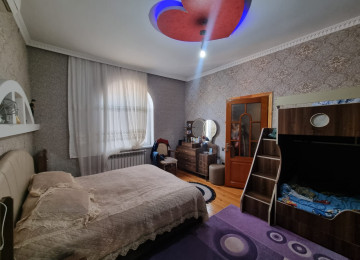 Zabrat 1qesebesinde esas şəhər yolundan 300 mt araqlıqda