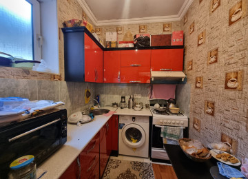 Zabrat 1qesebesinde esas şəhər yolundan 300 mt araqlıqda