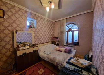 Zabrat 1qesebesinde esas şəhər yolundan 300 mt araqlıqda