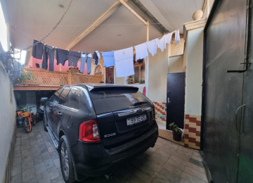 Zabrat 1qesebesinde esas şəhər yolundan 300 mt araqlıqda