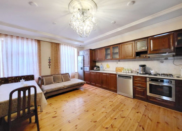 Bine Atciliq merkezi ile uzbeuz, esas yola yaxin 5 sotun