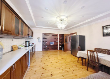 Bine Atciliq merkezi ile uzbeuz, esas yola yaxin 5 sotun