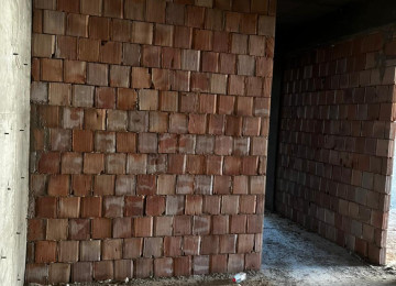 Binanın heyetinde bağça park müxtelif iaişe obyektleri var