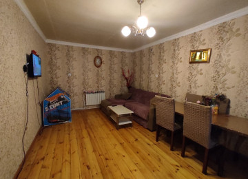 Zabrat qesebesinde 75 saylı məktəbə yaxın yerde,marşuruta