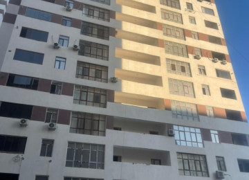 Binanın heyetinde bağça park müxtelif iaişe obyektleri var