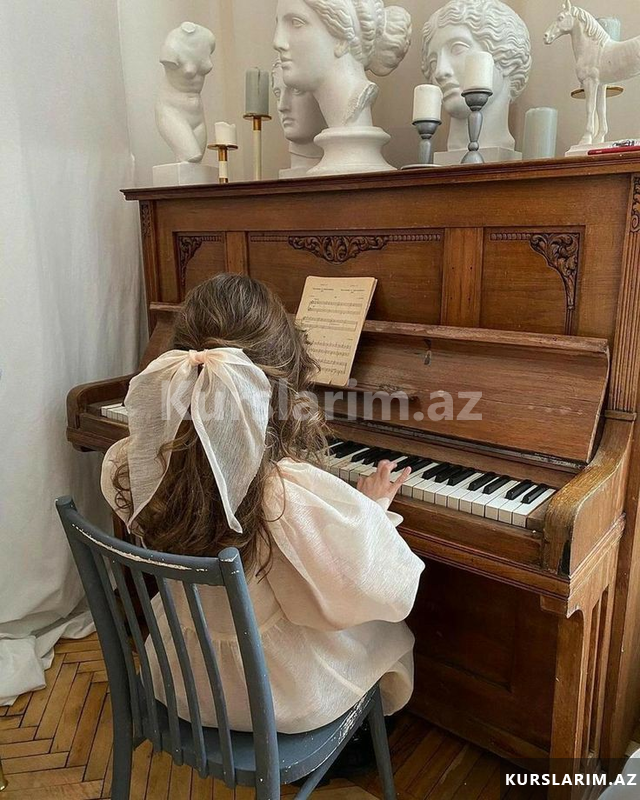 Piano dərsləri və musiqi nəzəriyyəsi Evdə piano dersleri keçirilir.Həmçinin solfecio dərsləridə