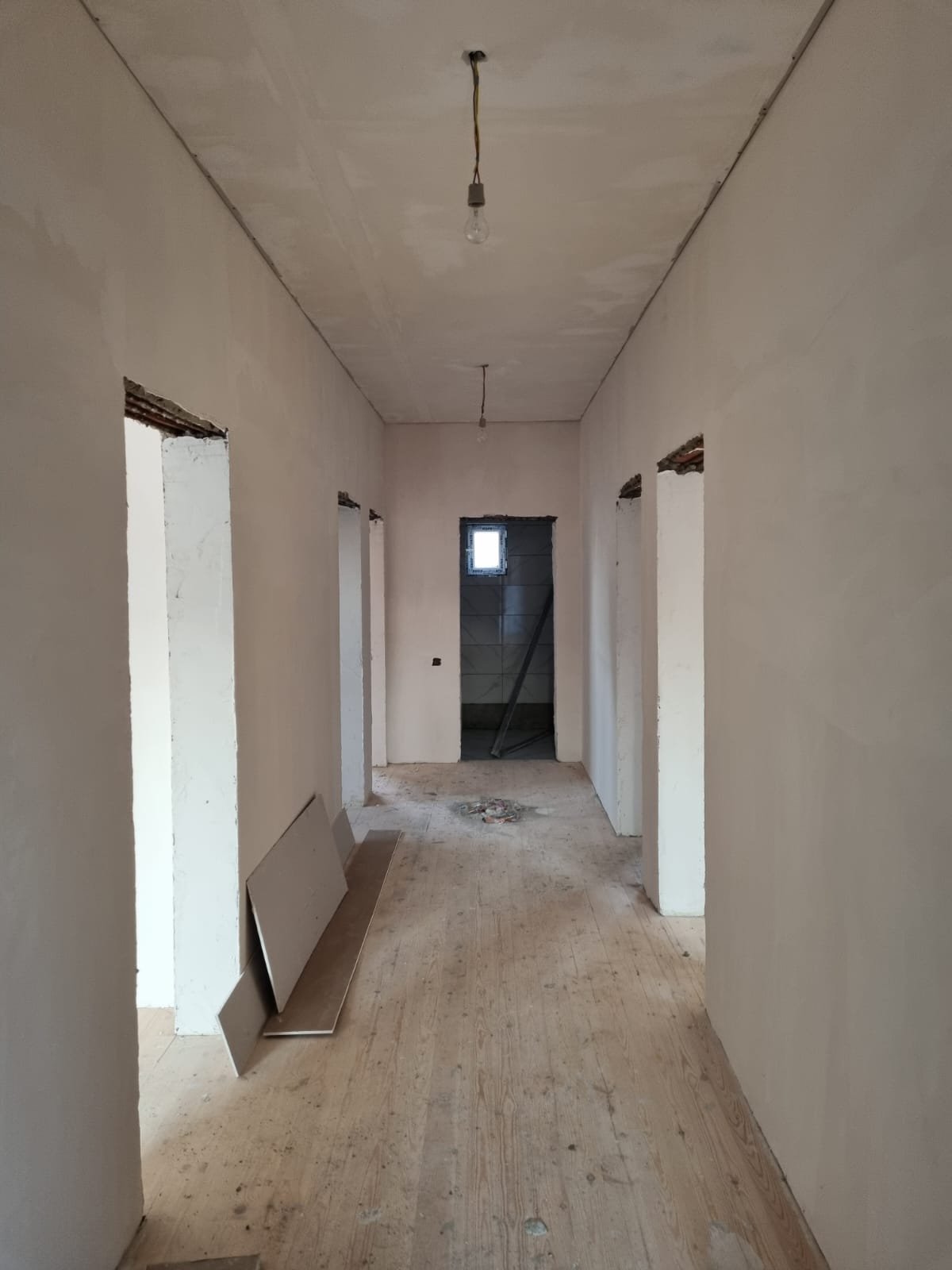 Zabrat Mehemmedli yoli şeher yoluna yaxin 2 sotda 130kvm.4