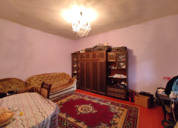 Zabrat qesebesinde paliklinika yaninda,marşurut yoluna