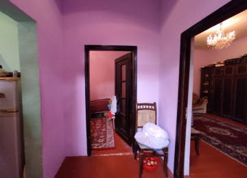 Zabrat qesebesinde paliklinika yaninda,marşurut yoluna