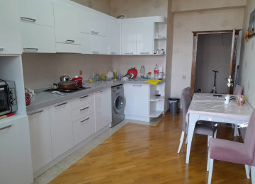 Azadlıq Prosbekti 28 may metrosunun yanında tikilmiş yeni