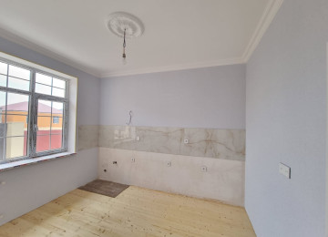 Zabrat qesebesinde marsurut yoluna cox yaxin yerde 2 sotda