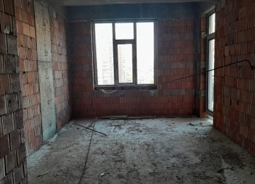 Şəhərin mərkəzində Nəsimi rayonu 28 may metrosunun yanında