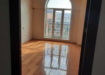 Xırdalanda Kristal Abşeron-2 yaşayış kompleksində 15/15ində