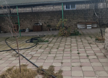 Ramani sovxoz 5 sotda 5 otaqli,Mansardli 220 kvm.6 das