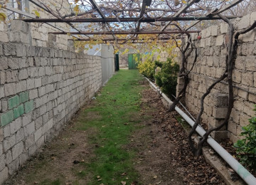 Ramani sovxoz 5 sotda 5 otaqli,Mansardli 220 kvm.6 das