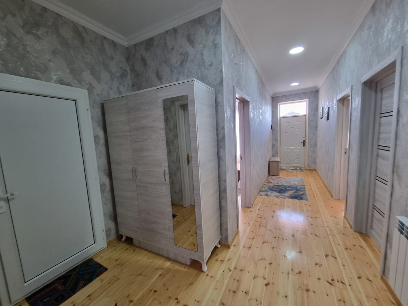 Zabrat Mehemmedli yolu 3 sotda 130 kvm.4 otaqli,alti