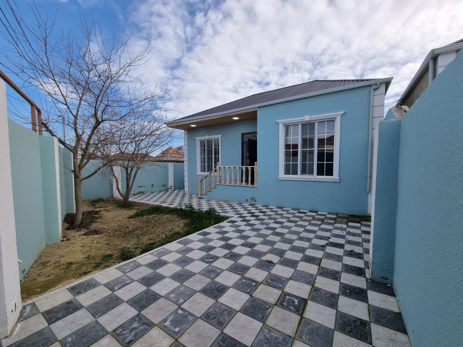 Maştaga Kirov dairesine,marsruta yaxin 2 sotda 120 kvm.3