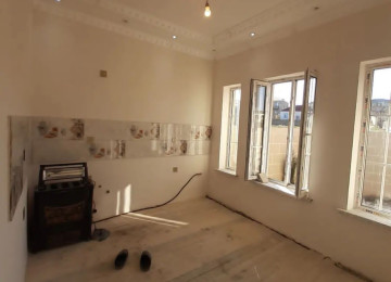 TƏCİLİ SATILIR!!! Binə Atçılıqda, arkadan 500 m kənarda yol