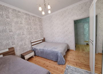 Zabrat Mehemmedli yolu 3 sotda 130 kvm.4 otaqli,alti