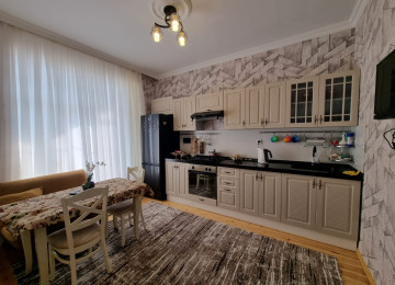 Zabrat Mehemmedli yolu 3 sotda 130 kvm.4 otaqli,alti