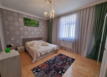 Zabrat Mehemmedli yolu 3 sotda 130 kvm.4 otaqli,alti