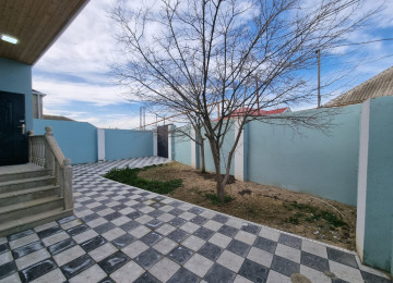 Maştaga Kirov dairesine,marsruta yaxin 2 sotda 120 kvm.3