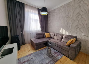 Zabrat Mehemmedli yolu 3 sotda 130 kvm.4 otaqli,alti