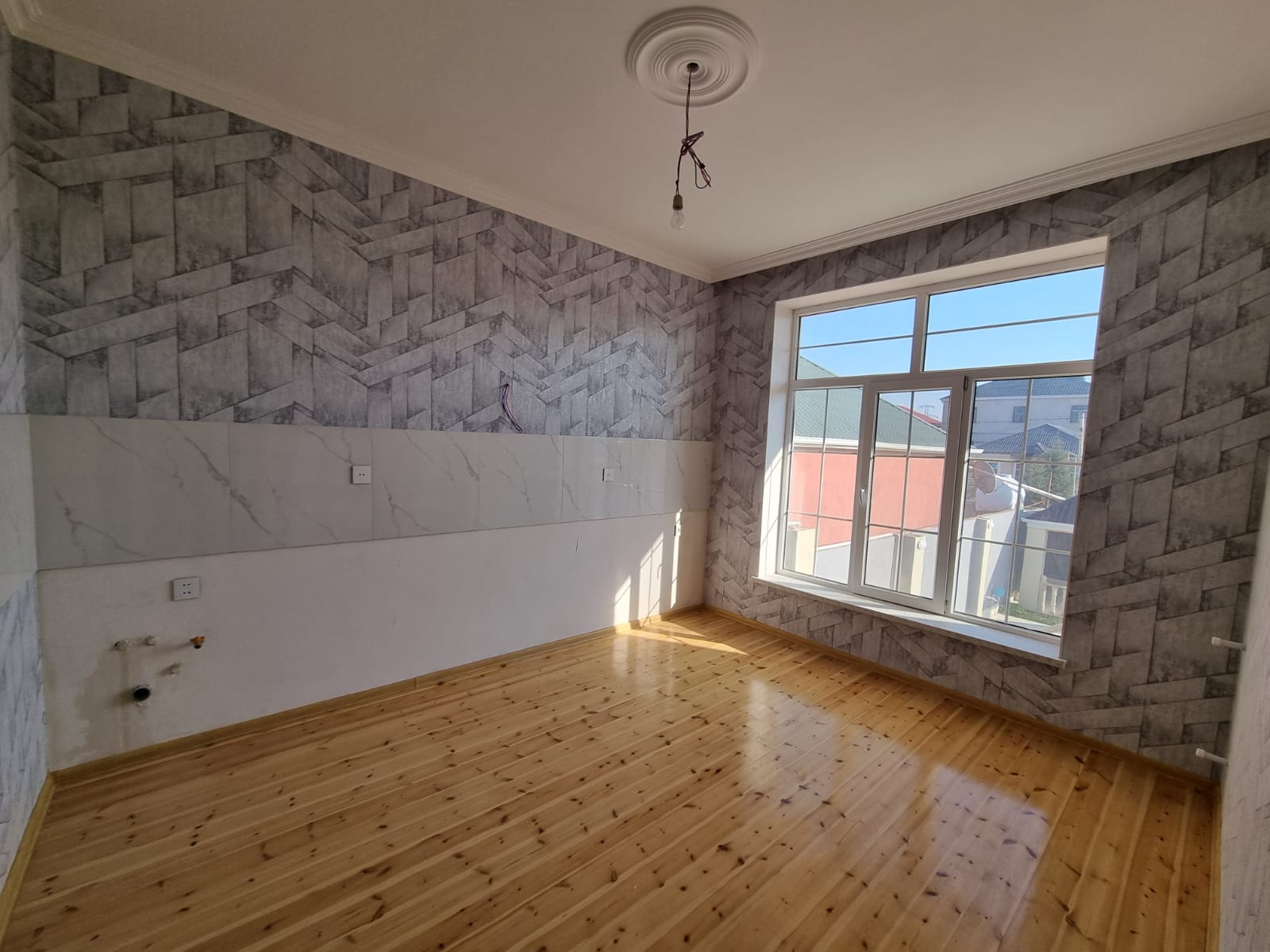 Zabrat Mehemmedli yolu 2,5 sotda 130 kvm.4 otaqli