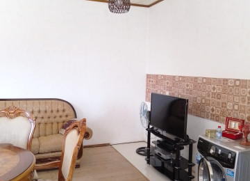 Buzovna qəsəbəsi, Aida parkın yaxınlığında, əsas yoldan 200