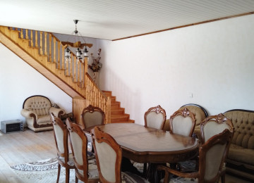 Buzovna qəsəbəsi, Aida parkın yaxınlığında, əsas yoldan 200