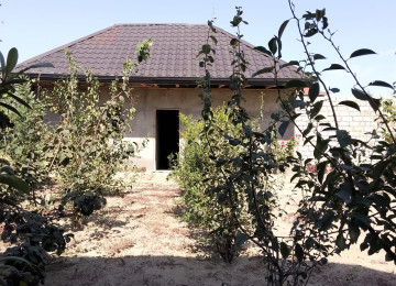 Buzovna qəsəbəsi, Aida parkın yaxınlığında, əsas yoldan 200