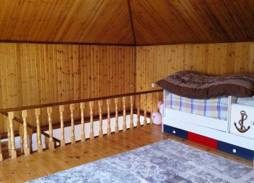 Buzovna qəsəbəsi, Aida parkın yaxınlığında, əsas yoldan 200