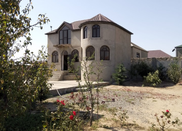 Buzovna qəsəbəsi, Aida parkın yaxınlığında, əsas yoldan 200