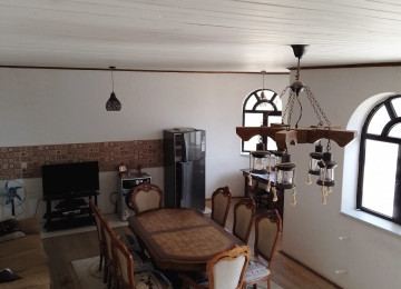 Buzovna qəsəbəsi, Aida parkın yaxınlığında, əsas yoldan 200