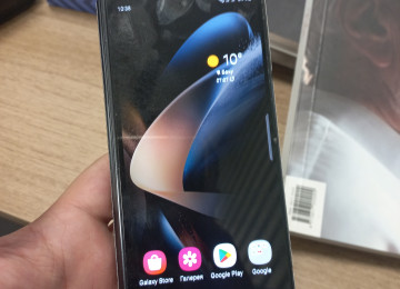 Salam.Telefon ideal veziyyetdedir.ust terfi ve ic terefi